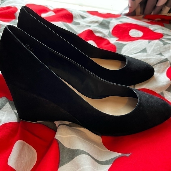 BLACK Suede Wedge Nine West Ipsy. Size 8. Great Staple Shoe. Cute+comfortable! - Picture 3 of 14